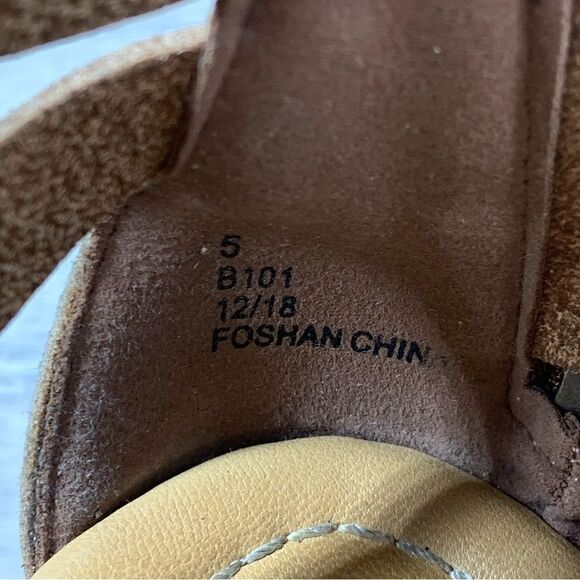 Blowfish Malibu~Girl’s~Brown Strappy Gladiator Sandals~Size 5 - Picture 9 of 9